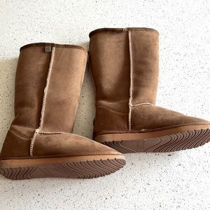 Unworn EMU tall shearling boots. Absolutely gorgeous!